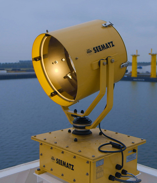 seematz zoeklicht op schip