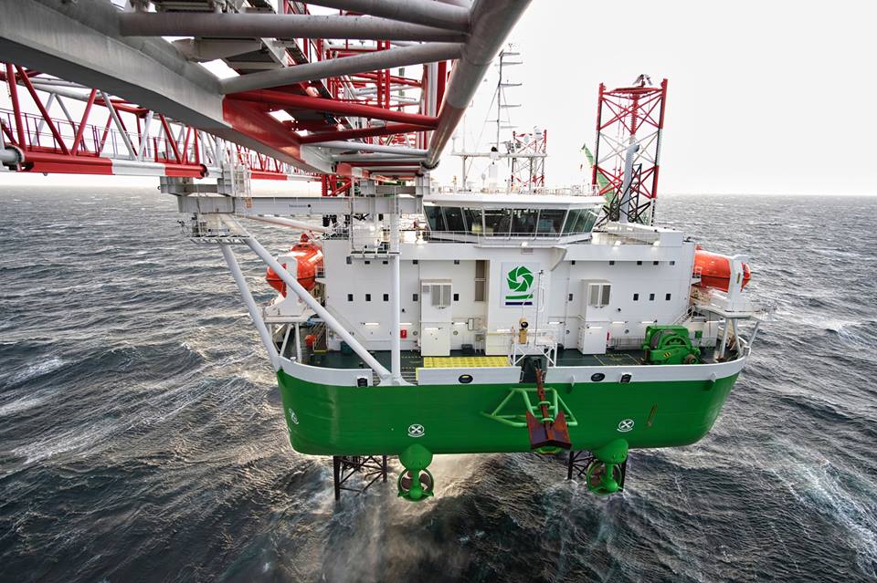 Apollo jack up vessel zoeklicht